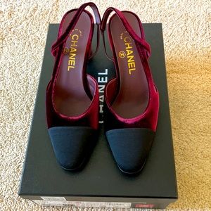 Brand new Chanel classic velvet pump size 36.5!!